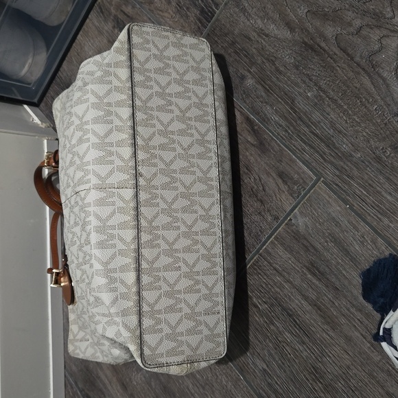 Michael Kors tote handbag with matching wallet - Picture 8 of 10